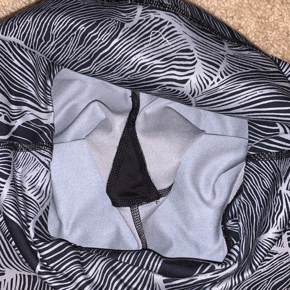 Women’s The North Face Gray Patterned Capri Leggings Medium - Picture 5 of 9